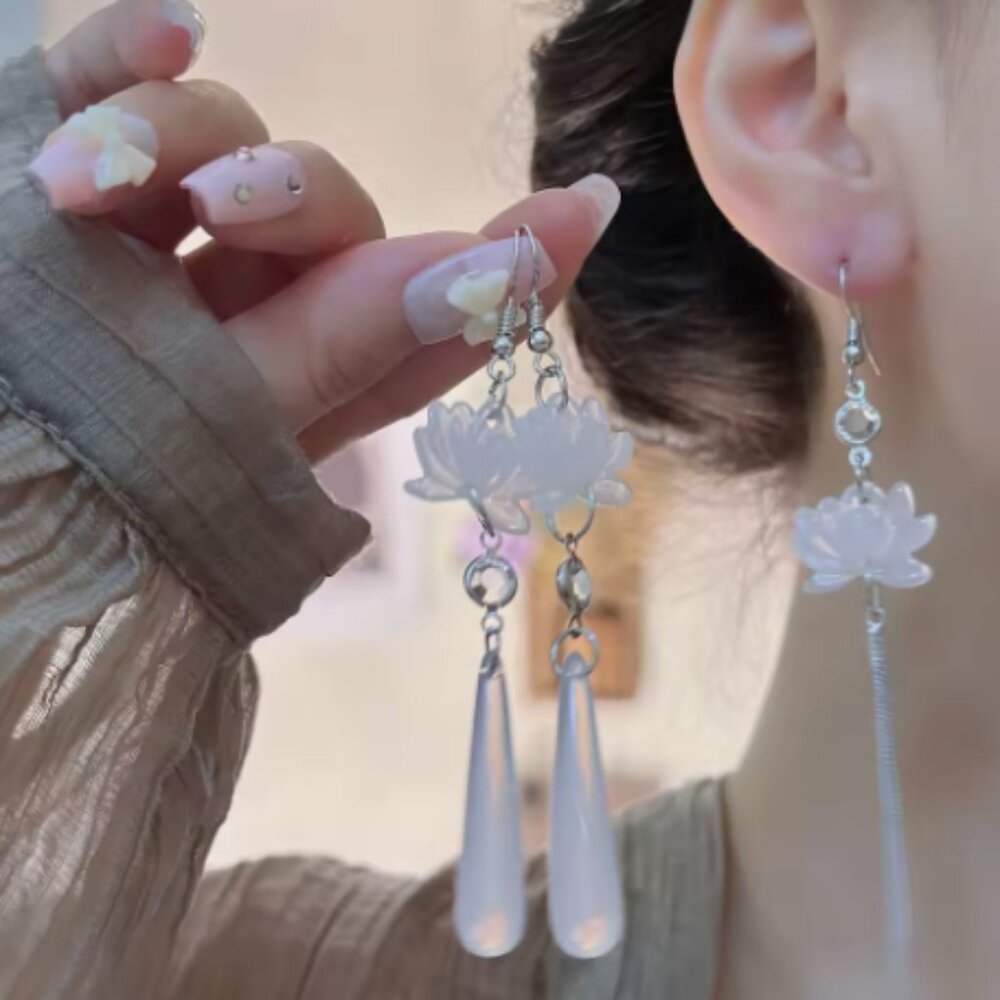 🍏50% OFF/3+...Pretty Dangle Lotus Earrings (White)